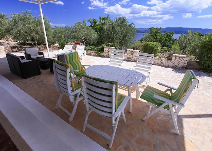 Semesterbostad Robinson Jimi *