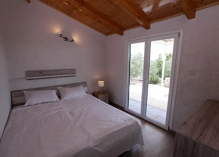 Semesterbostad Robinson Jimi