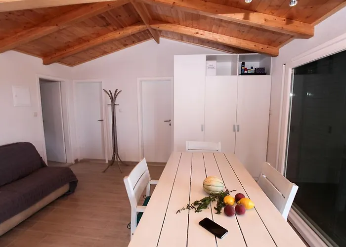 Robinson Jimi Semesterbostad Nerezisca