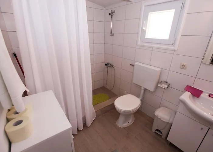 Robinson Jimi Nyaraló *